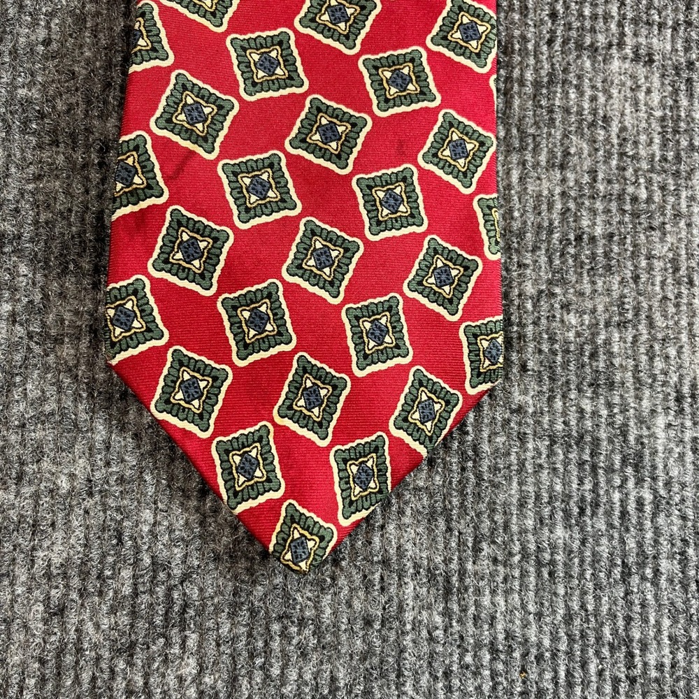 Claybrooke Mens Red Geometric Medallion Silk Blend Necktie 57 Inch Length